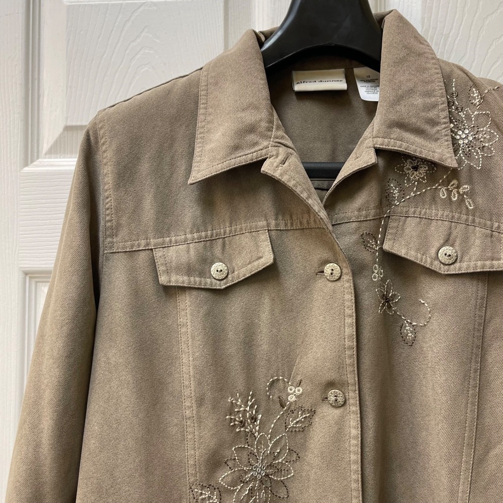 Alfred Dunner Women'sβ Size 12 Jacket Embroidered Flowers Tan Button Up Whimsy